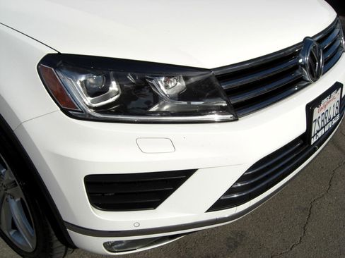 Used 2016 Volkswagen Touareg Executive image 19