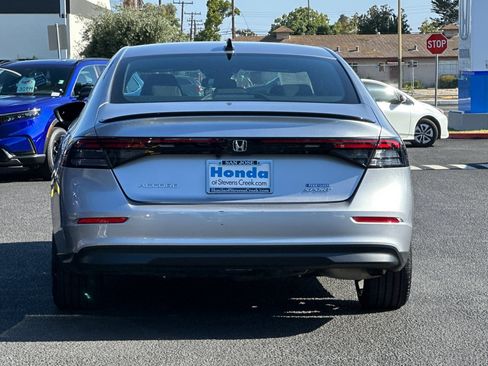 Used 2024 Honda Accord Sport image 9
