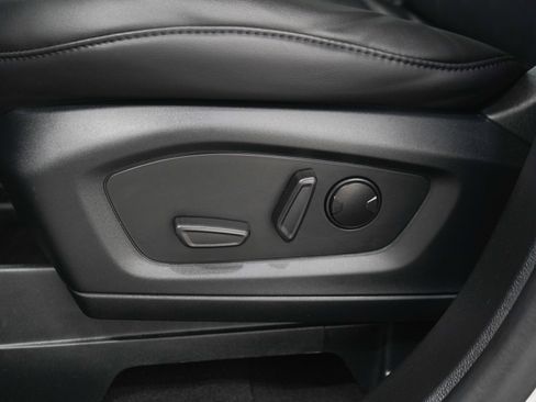 Used 2024 Ford Explorer XLT w/ Equipment Group 202A AWD/4WD image 27