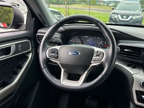 Used 2023 Ford Explorer XLT RWD image 18