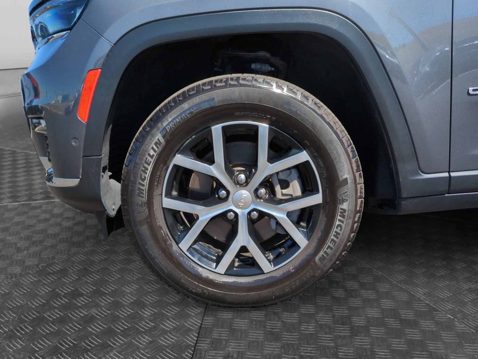 Used 2023 Jeep Grand Cherokee L Limited w/ Luxury Tech Group II AWD/4WD image 10