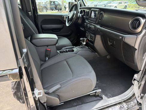 Used 2019 Jeep Wrangler Sport AWD/4WD image 13