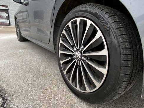 Used 2022 Volkswagen Passat 2.0T image 5