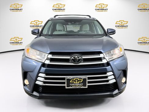 Used 2018 Toyota Highlander XLE FWD image 2