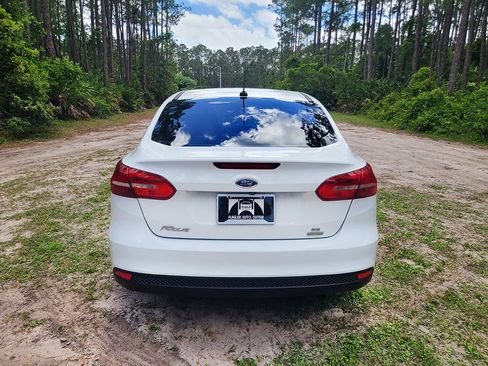 Used 2018 Ford Focus SE FWD image 5