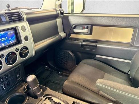 Used 2014 Toyota FJ Cruiser 4WD w/ Upgrade Package image 21