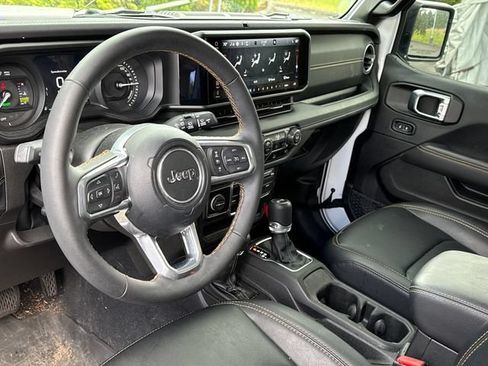 Used 2025 Jeep Wrangler Unlimited Sahara AWD/4WD image 12