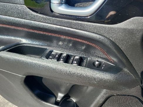 Used 2025 Jeep Compass Trailhawk AWD/4WD image 28
