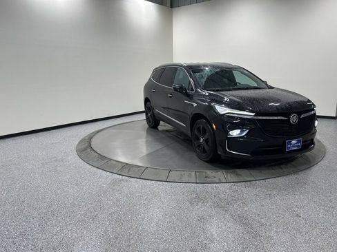 Used 2023 Buick Enclave Essence w/ Sport Touring Edition image 4