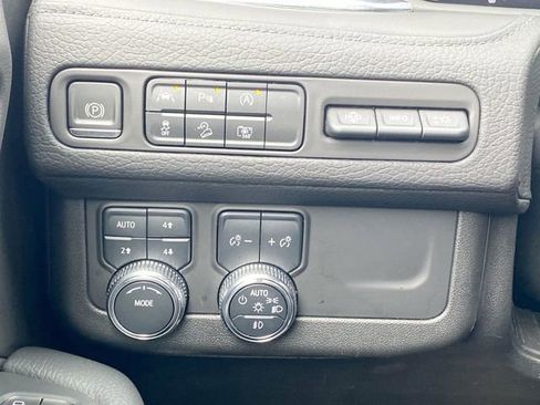 Certified 2024 GMC Yukon Denali image 19