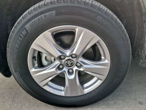 Used 2025 Toyota RAV4 XLE image 15