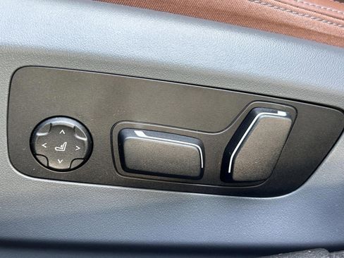 Used 2025 BMW i5 xDrive40 w/ Premium Package image 22