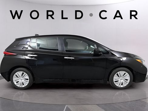 Used 2025 Nissan Leaf S FWD image 3