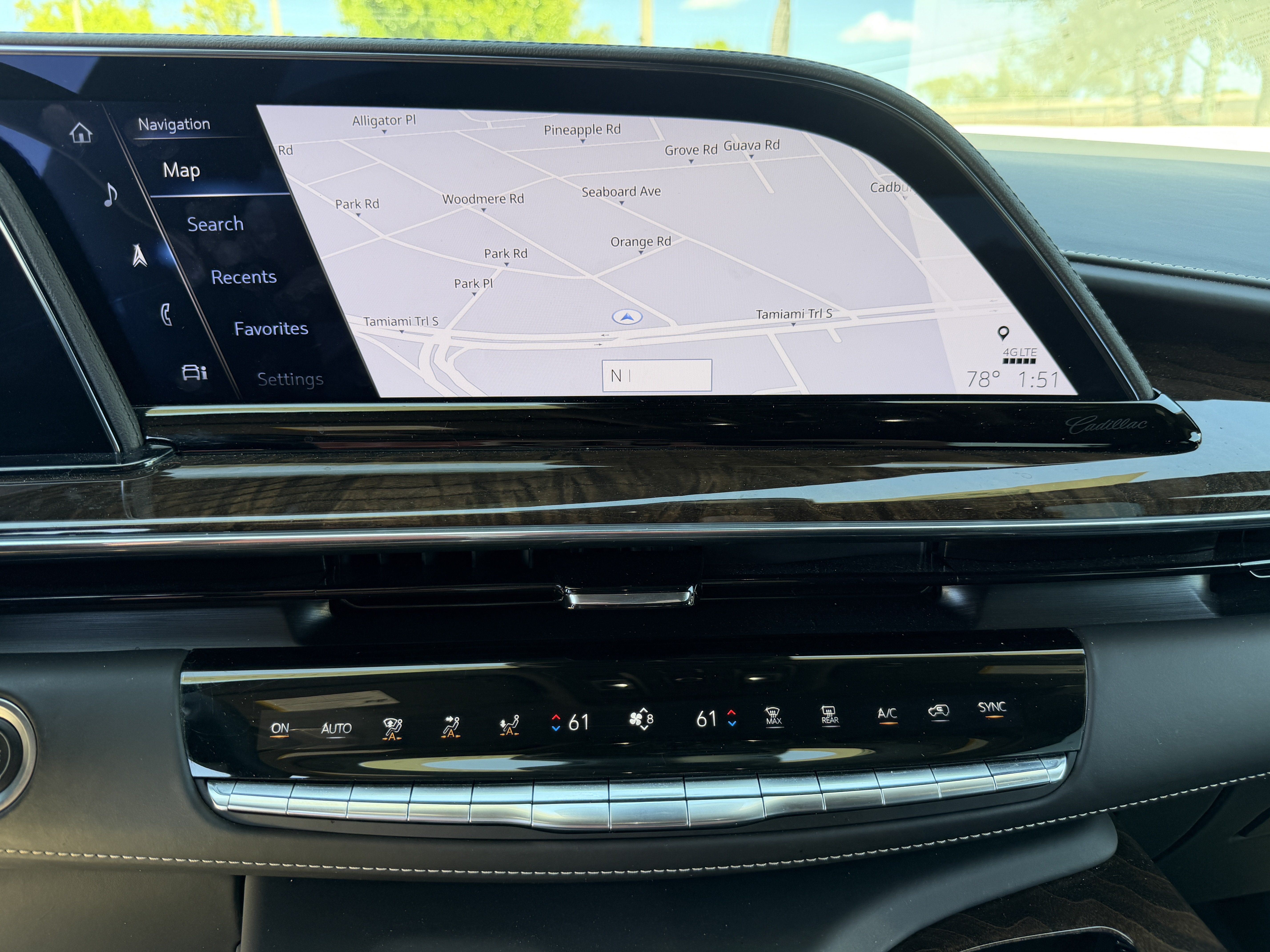 Certified 2022 Cadillac Escalade Premium Luxury Platinum w/ LPO, Radiant Package AWD/4WD image 17