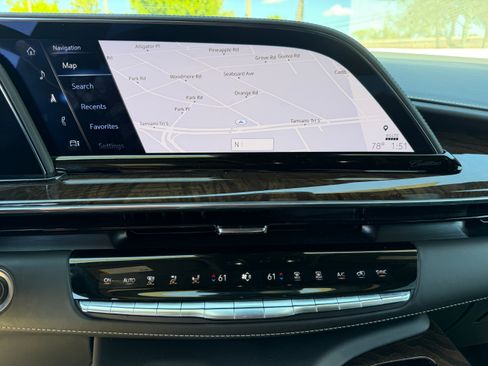Certified 2022 Cadillac Escalade Premium Luxury Platinum w/ LPO, Radiant Package AWD/4WD image 17