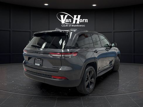 Used 2024 Jeep Grand Cherokee Limited w/ Luxury Tech Group II AWD/4WD image 3