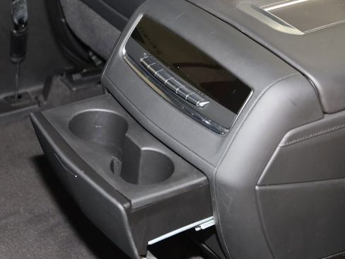 Used 2022 Cadillac Escalade ESV Premium Luxury image 18