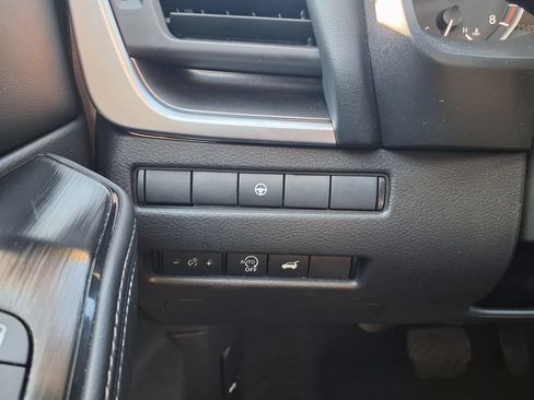 Used 2025 Nissan Rogue SV FWD image 30