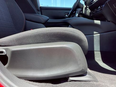 Certified 2025 Honda HR-V Sport image 30