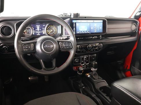 Used 2024 Jeep Wrangler Unlimited Rubicon w/ Technology Group AWD/4WD image 2