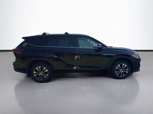 Used 2023 Toyota Highlander XLE AWD/4WD image 8