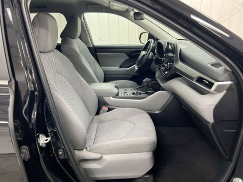Used 2023 Toyota Highlander LE image 22