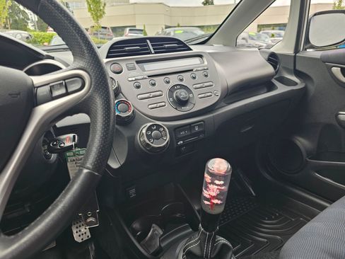 Used 2011 Honda Fit Sport image 28