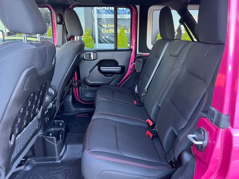 Used 2021 Jeep Wrangler Unlimited Rubicon w/ Xtreme Recon 35" Tire Package image 25