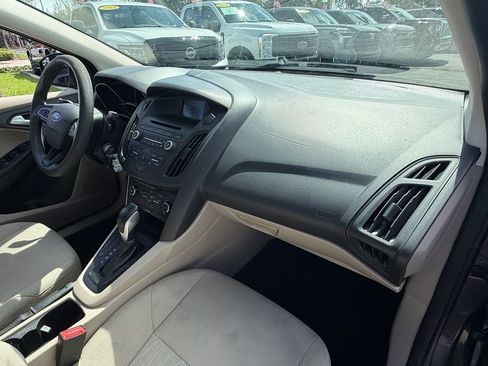 Used 2017 Ford Focus SE FWD image 12