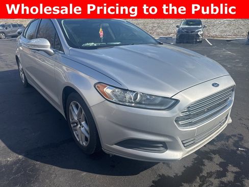 Used 2014 Ford Fusion SE image 2