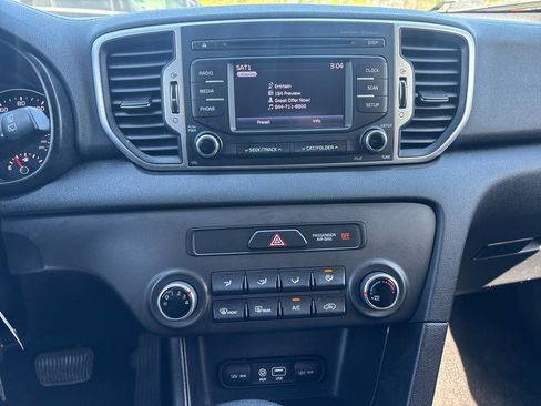 Used 2018 Kia Sportage LX AWD/4WD image 12