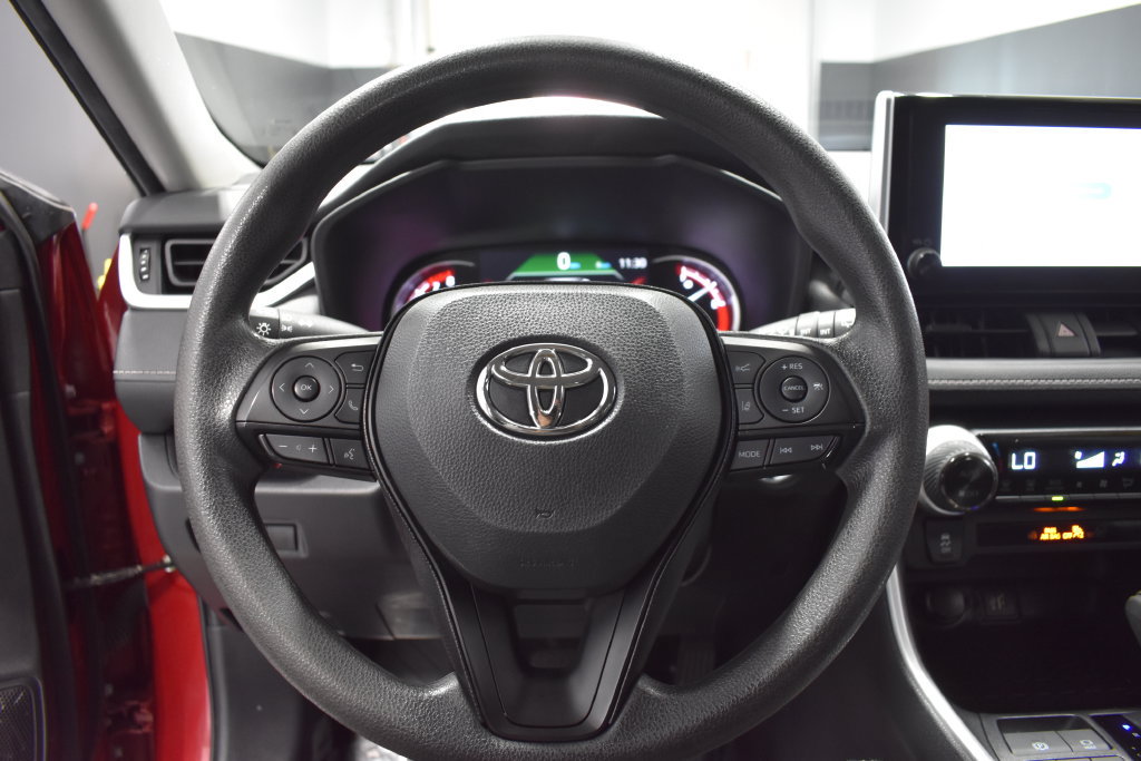 Used 2025 Toyota RAV4 XLE FWD image 24