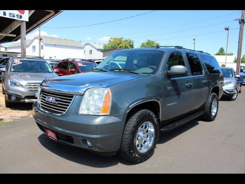 Used 2011 GMC Yukon XL SLT w/ SLT-2 Equipment Package AWD/4WD image 1