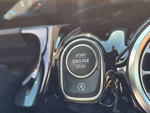 Used 2021 Mercedes-Benz GLA 250 4MATIC image 35