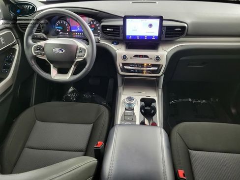 Used 2023 Ford Explorer XLT AWD/4WD image 34