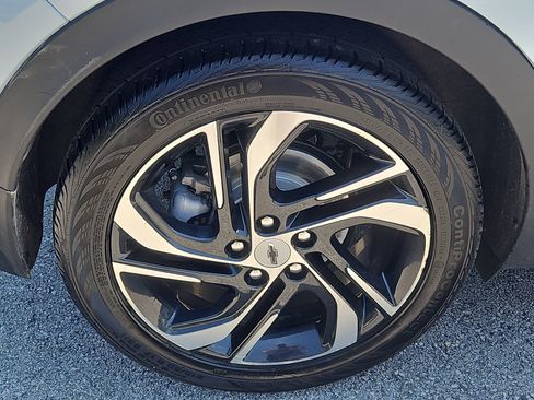 Used 2023 Chevrolet Bolt LT w/ Infotainment Package FWD image 29