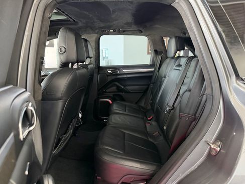 Used 2014 Porsche Cayenne Turbo S AWD/4WD image 32