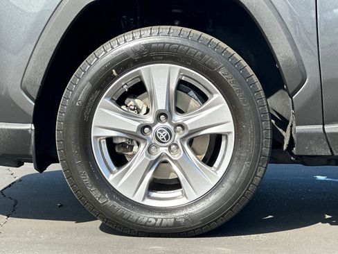 Used 2021 Toyota RAV4 LE AWD/4WD image 25