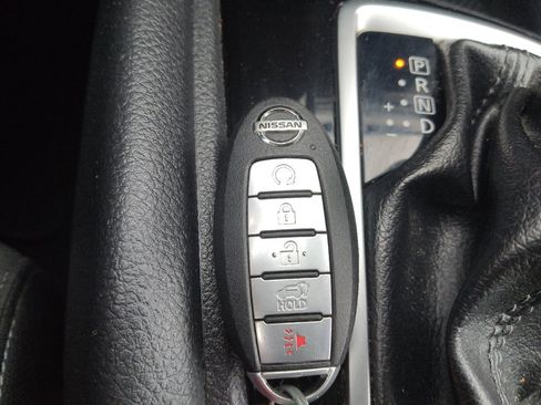 Used 2019 Nissan Rogue SV FWD image 32