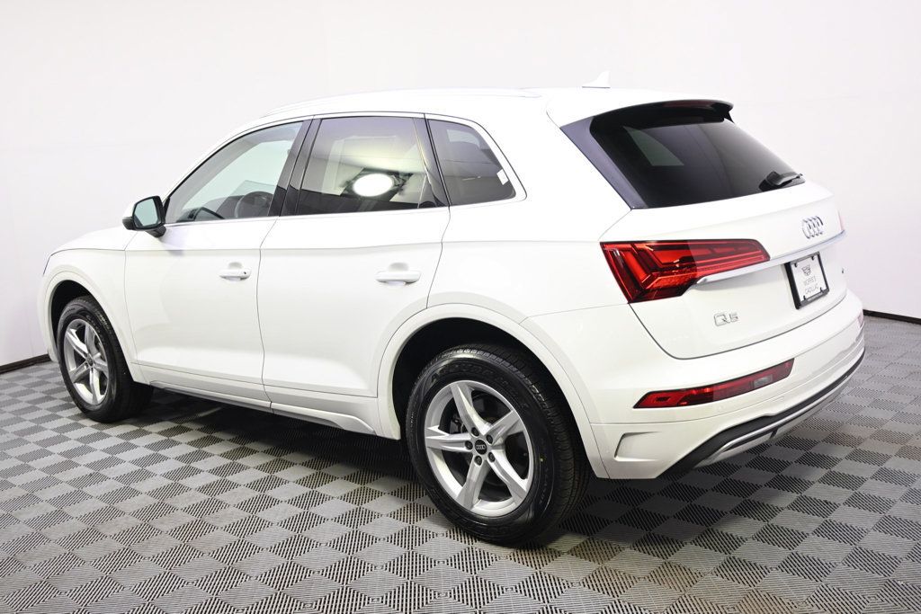 Used 2023 Audi Q5 2.0T Premium w/ Convenience Package AWD/4WD image 3