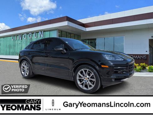 Used 2024 Porsche Cayenne Coupe AWD/4WD image 1