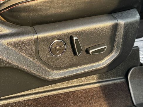 Used 2018 Ford F150 Platinum w/ Equipment Group 701A Luxury image 13