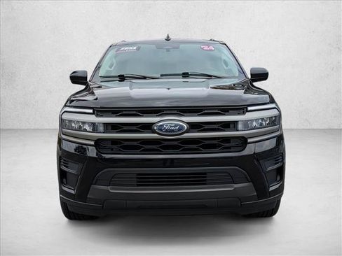 Used 2024 Ford Expedition Max XLT image 2