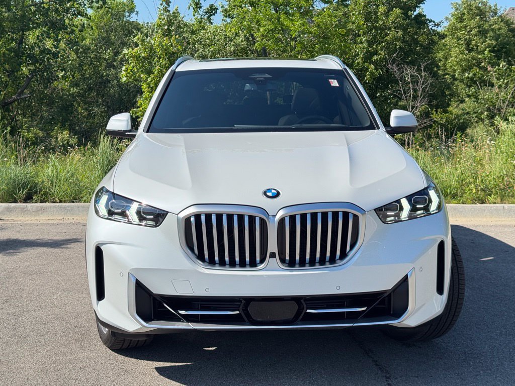 Used 2026 BMW X5 xDrive40i w/ Premium Package AWD/4WD image 2