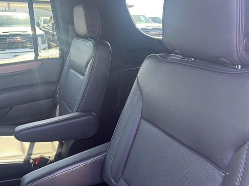 Used 2025 GMC Yukon XL Denali AWD/4WD image 41