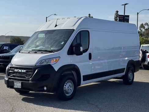 Used 2026 RAM ProMaster 2500 w/ Convenience Group FWD image 3