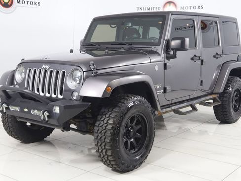 Used 2016 Jeep Wrangler Unlimited Sahara w/ Dual Top Group AWD/4WD image 5