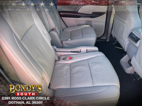 Used 2019 Toyota Highlander FWD V6 image 16