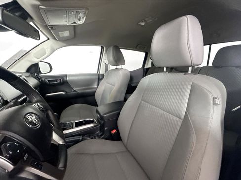 Certified 2022 Toyota Tacoma SR5 image 3