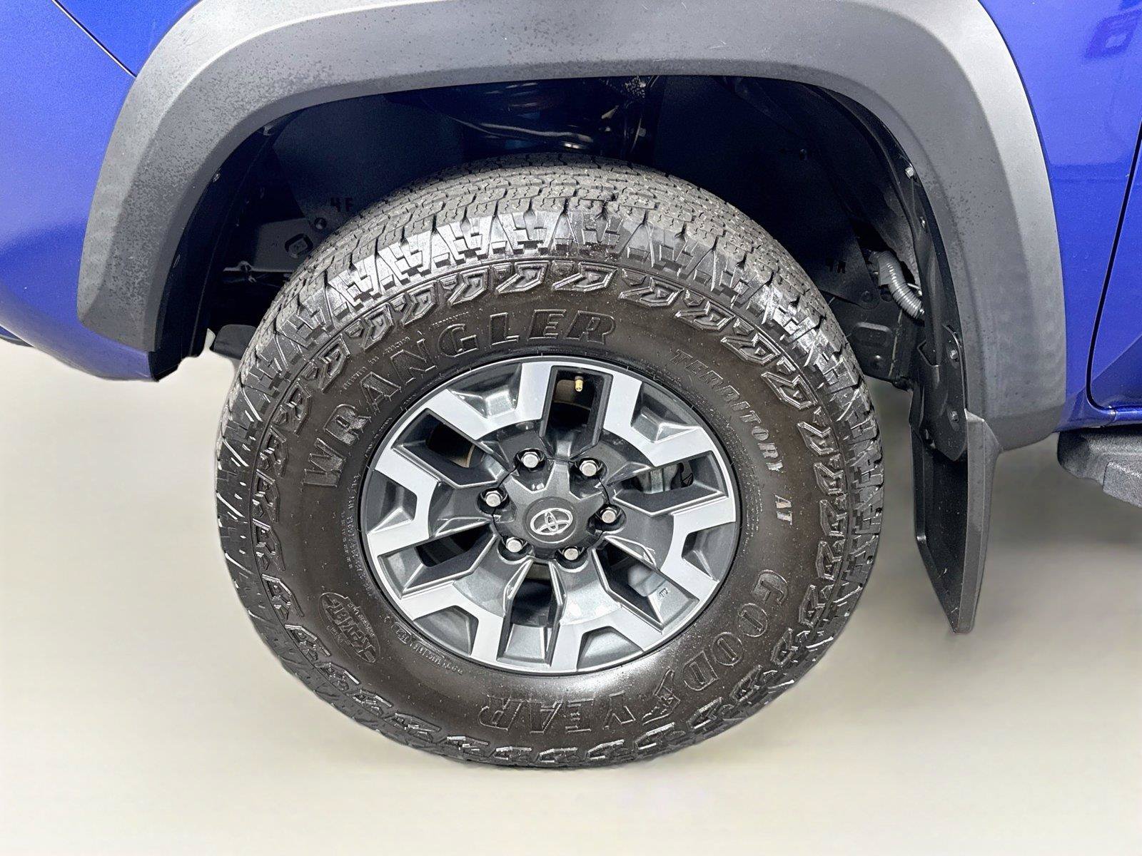 Certified 2023 Toyota Tacoma TRD Off-Road AWD/4WD image 41